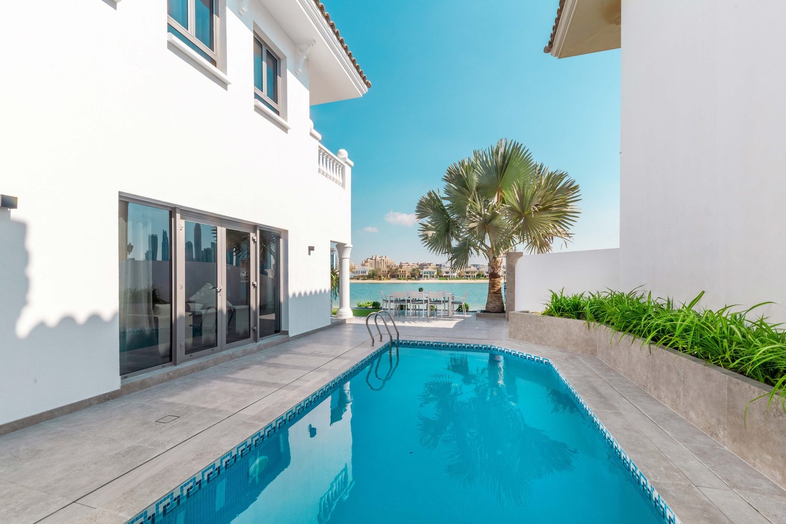 6 Bedroom Villa O FROND at the Palm Jumeirah full screen image